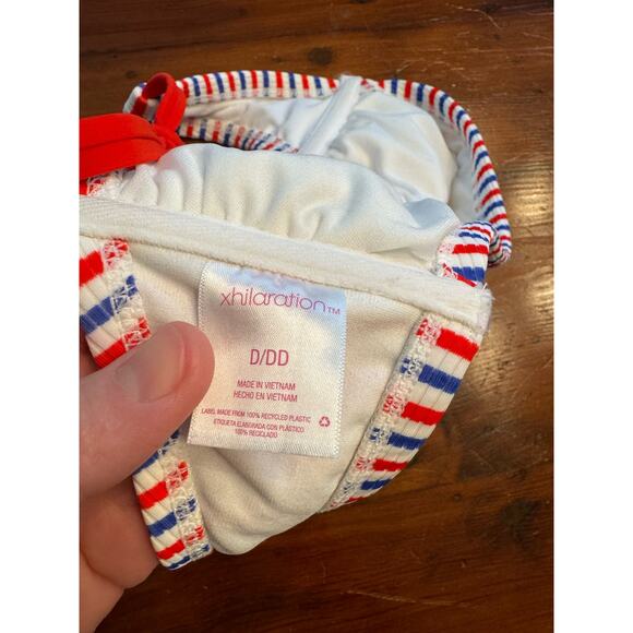 Target women’s stripe swimsuit top size D/DD - Picture 2 of 4